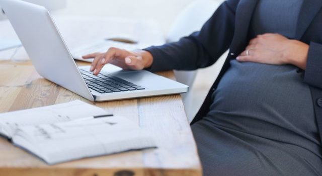Salariée enceinte : quels sont ses droits au travail ? Salariée enceinte : quels sont ses droits au travail ?